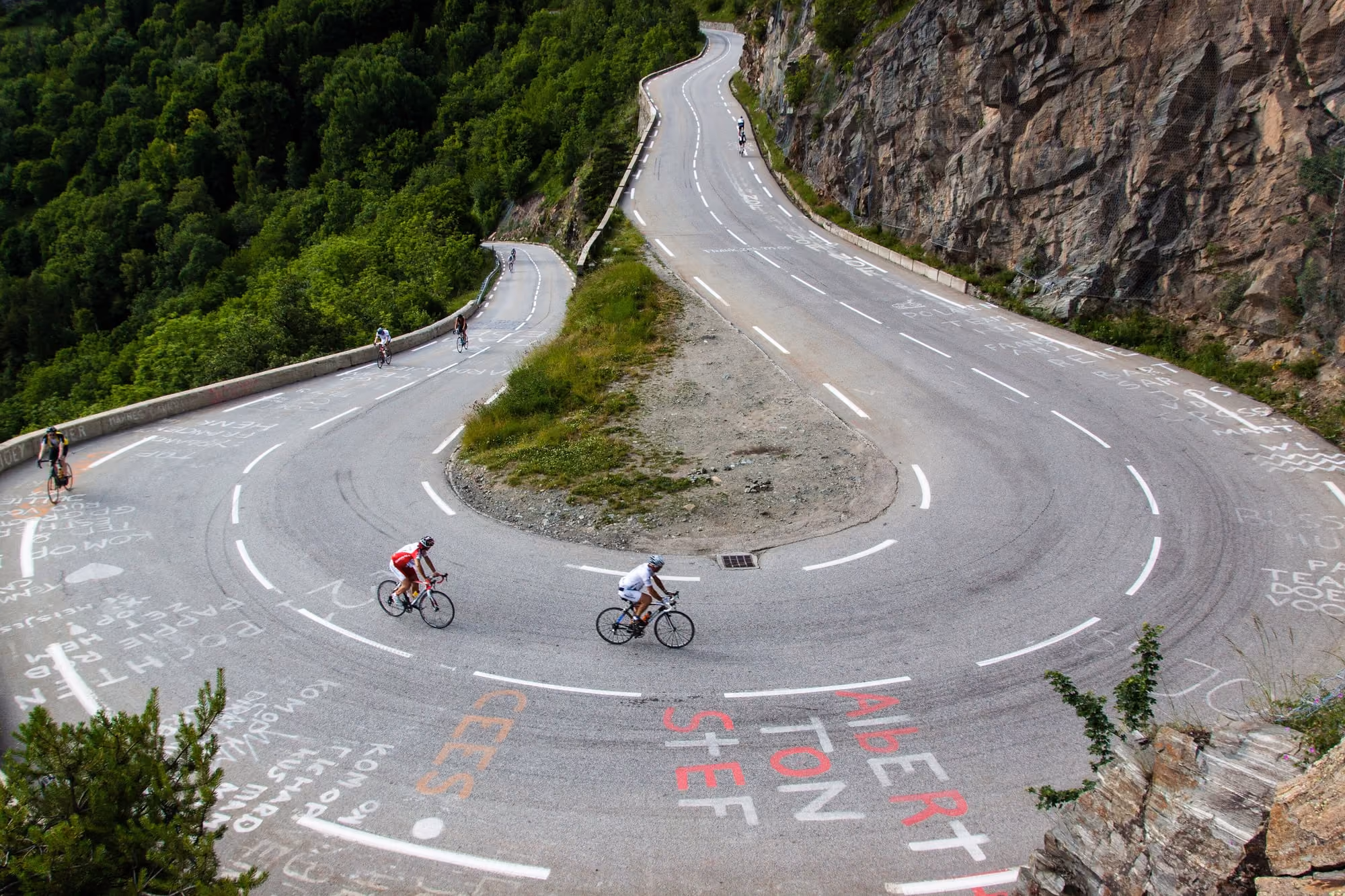 Les 21 virages de l'Alpe d'Huez en descente