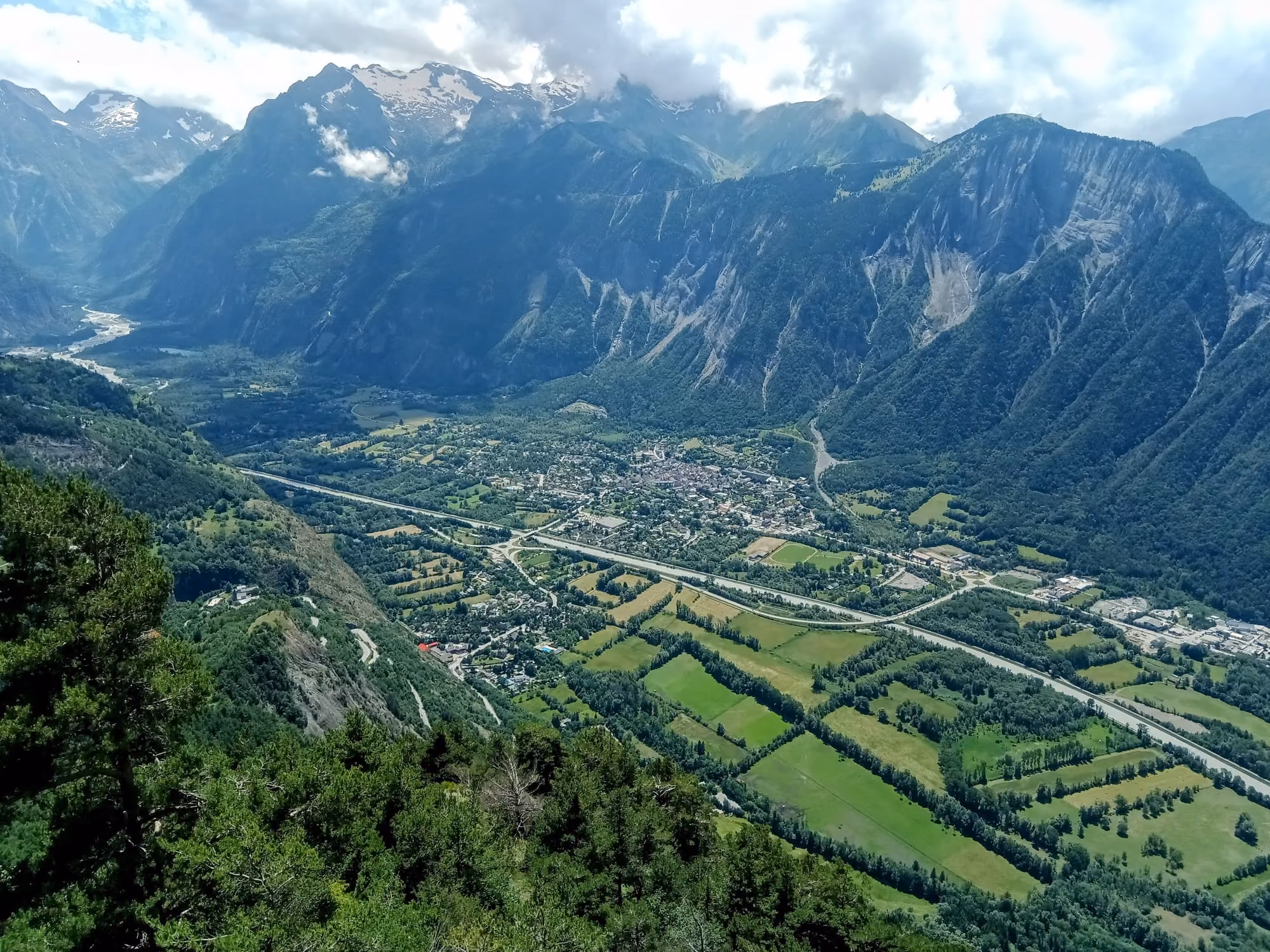 Arrivée sur Bourg-d'Oisans