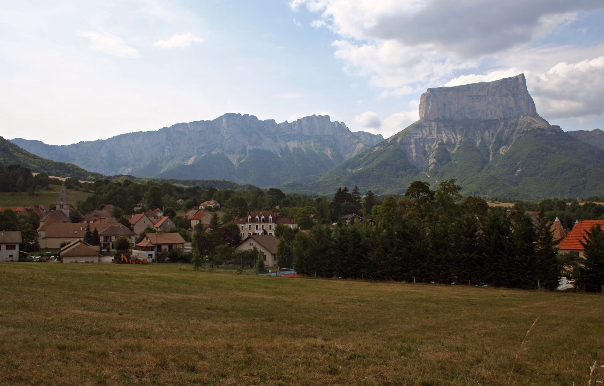 Le Trièves, prairies et Mont Aiguille